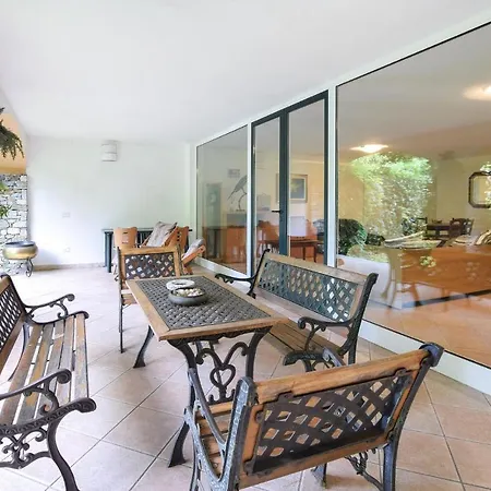 Holiday home Azalea *